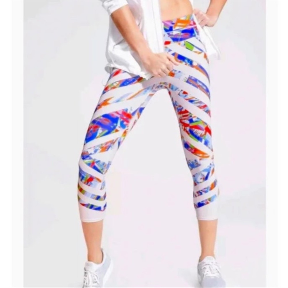 XS Athleta Kaleidoscope Sonar White Paradise Capri Legging